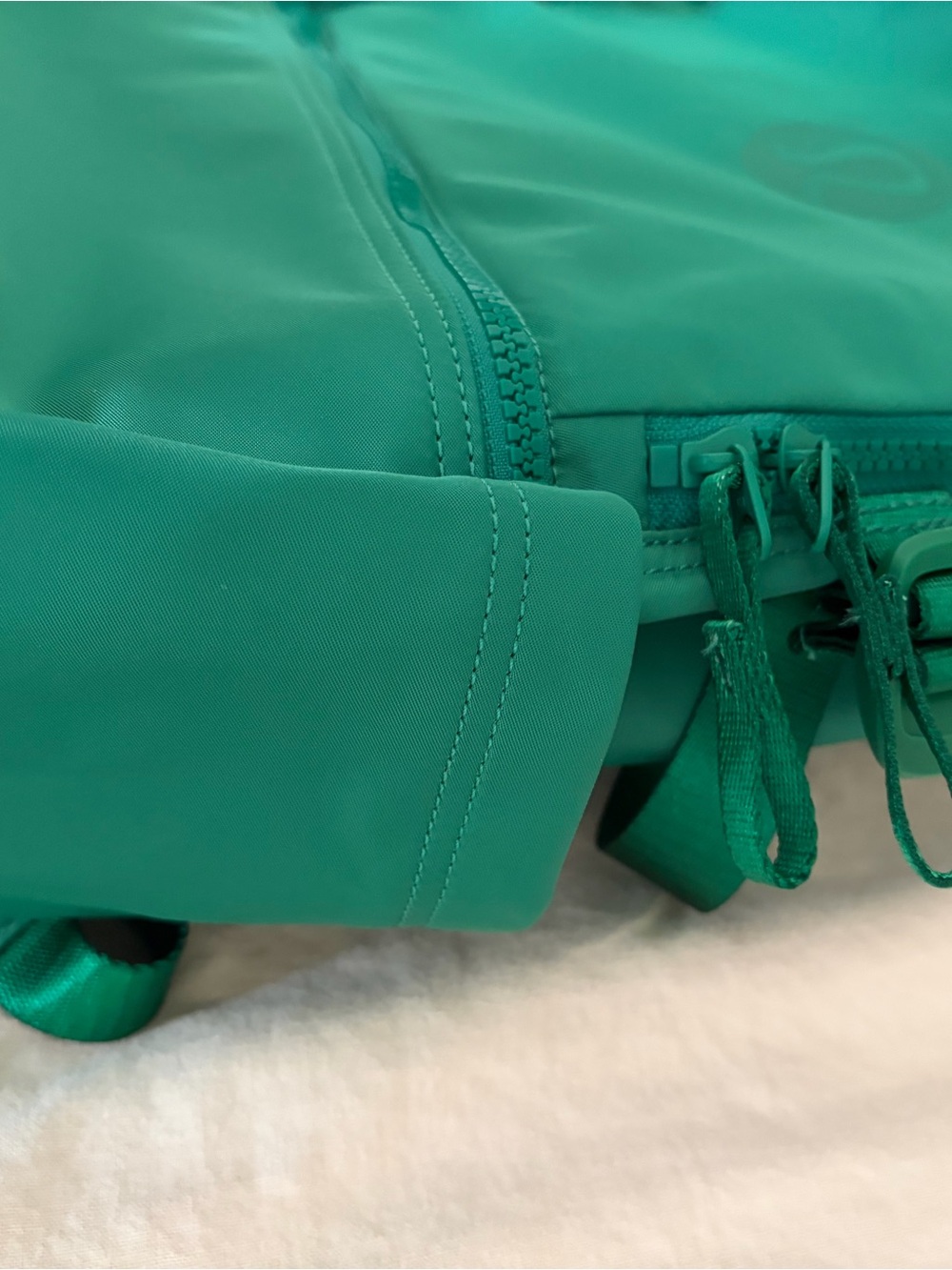 lululemon Crew Green Backpack 20L - Picture 5 of 11